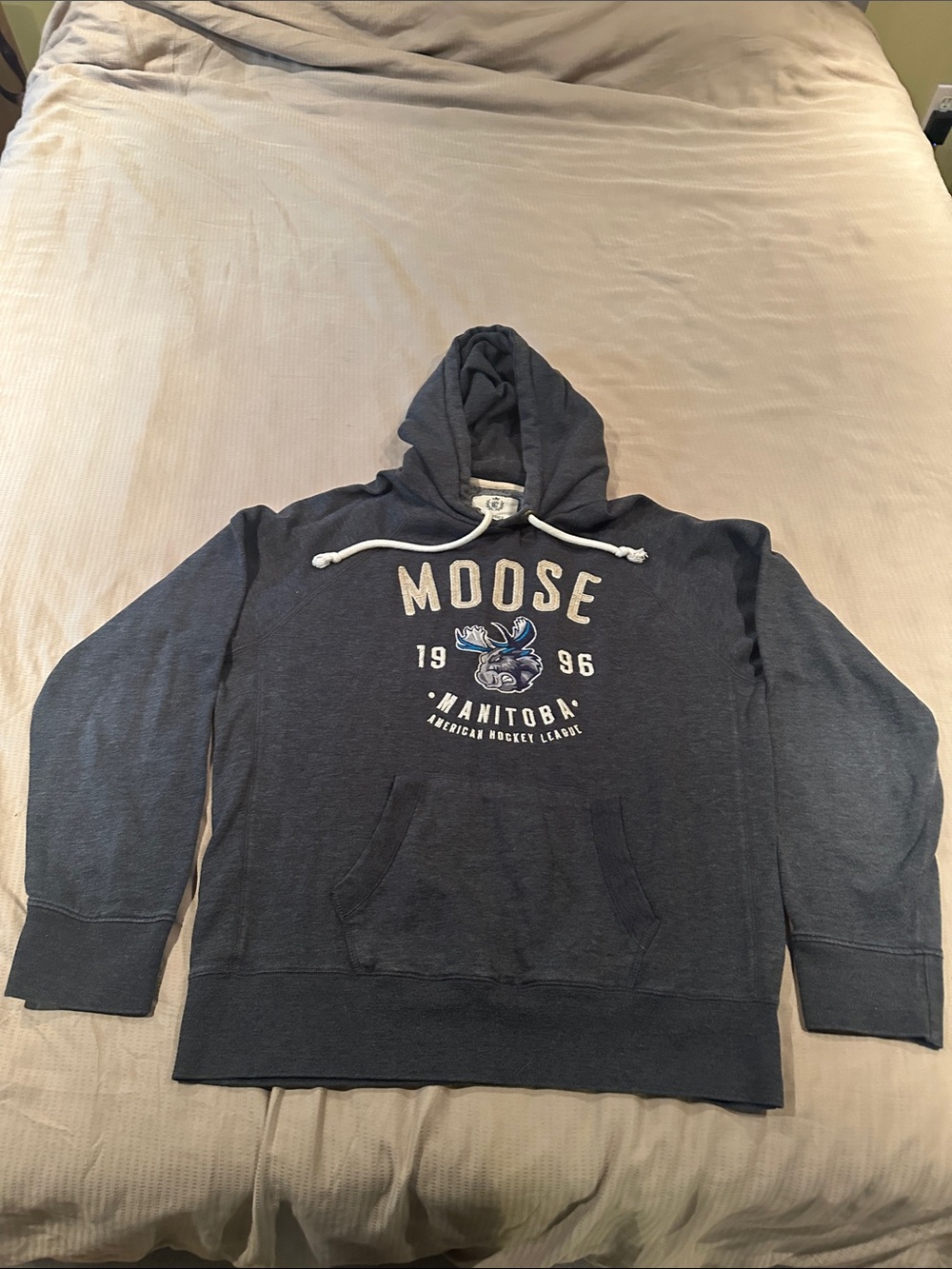 Manitoba Moose men’s large hoodie